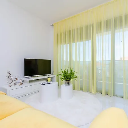 Linda Τρογκίρ