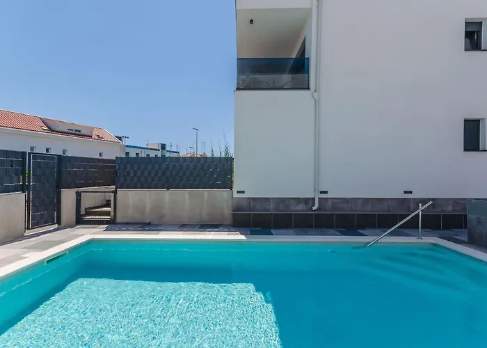 Linda アパート トロギール