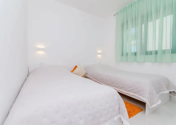 アパート Linda トロギール